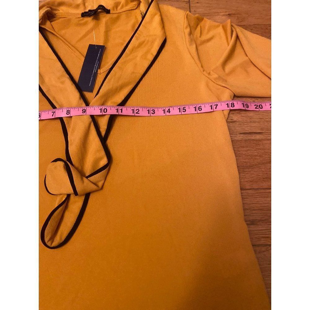 Adrienne Vittadini, women's gold/black blouse with neck tie size small - Picture 6 of 7